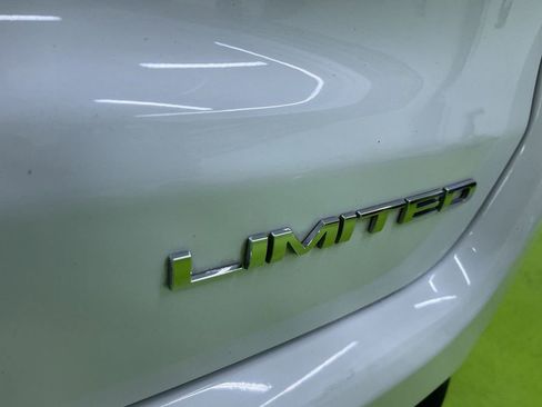 Used 2023 Jeep Compass Limited image 13