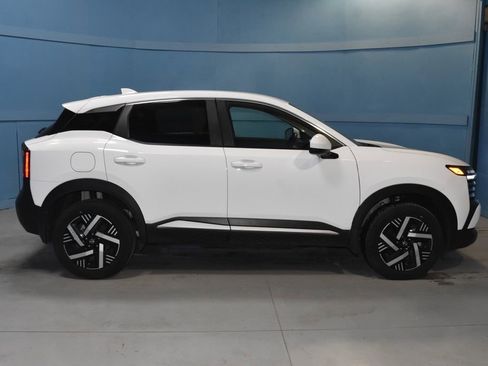 Used 2025 Nissan Kicks SV image 19