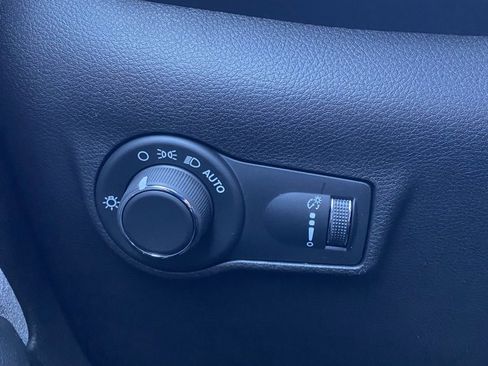 Used 2024 Jeep Compass Sport image 13