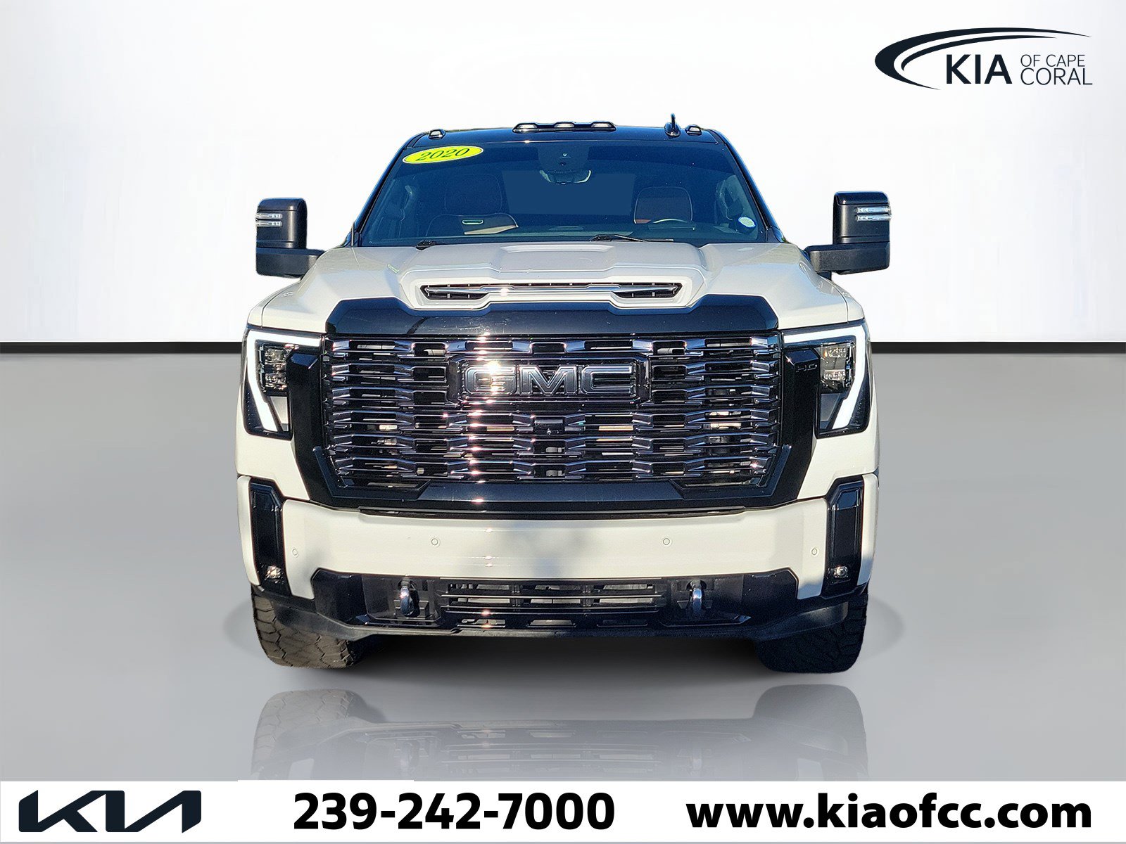 Used 2025 GMC Sierra 2500 Denali Ultimate AWD/4WD image 2