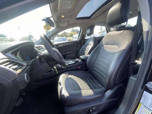 Used 2014 Ford Fusion SE w/ Equipment Group 202A FWD image 16