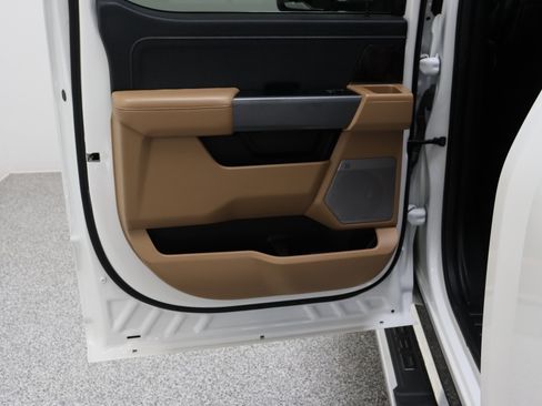 Used 2024 Ford F250 Lariat w/ Chrome Package image 29