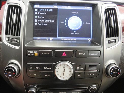 Used 2012 Hyundai Equus Signature image 18