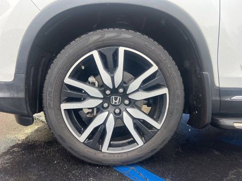 Certified 2020 Honda Pilot Touring image 11