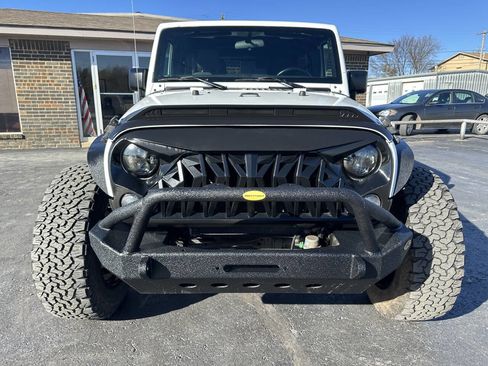 Used 2018 Jeep Wrangler Unlimited Sport w/ Connectivity Group image 4