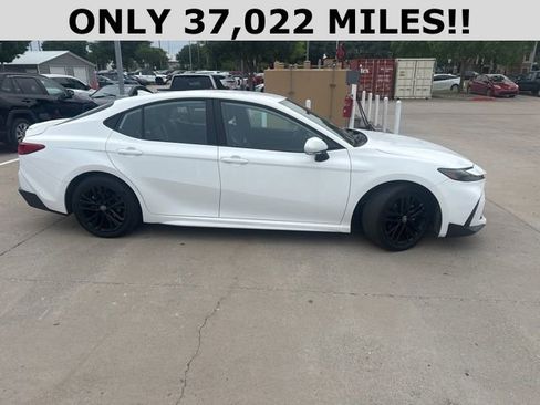 Used 2025 Toyota Camry SE FWD image 2