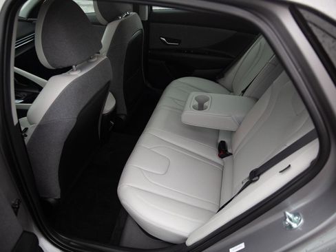 Used 2025 Hyundai Elantra Limited image 22