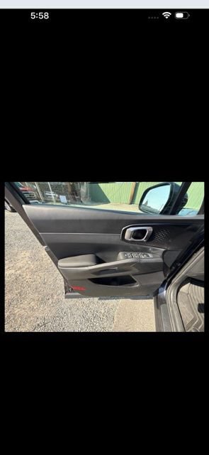 Used 2025 Kia Sorento LX FWD image 16