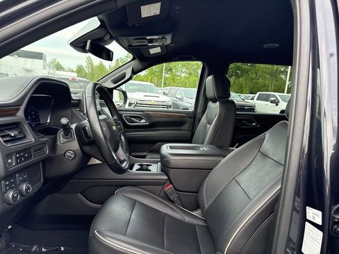Used 2023 Chevrolet Suburban Premier AWD/4WD image 9