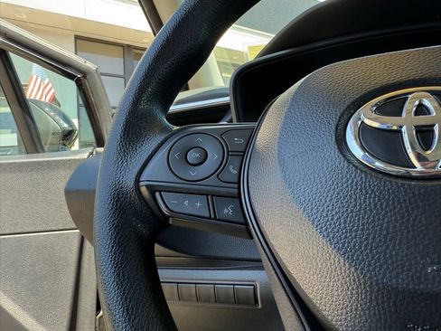 Used 2025 Toyota Corolla LE FWD image 22