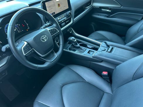 Certified 2025 Toyota Grand Highlander FWD image 9