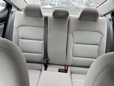 Used 2018 Hyundai Elantra SE image 36