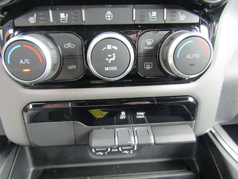 Used 2024 RAM 1500 Laramie AWD/4WD image 34