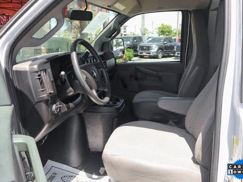 Used 2018 Chevrolet Express 3500 image 17