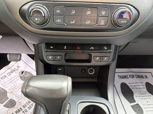 Used 2018 Chevrolet Colorado Z71 w/ LPO, Premium Interior Package image 22