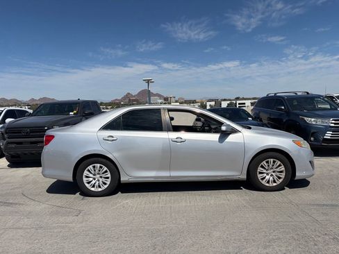Used 2014 Toyota Camry LE FWD image 3
