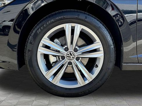 Used 2023 Volkswagen Jetta SE w/ Panoramic Sunroof Package image 32