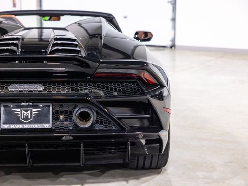 Used 2023 Lamborghini Huracan EVO AWD/4WD image 13