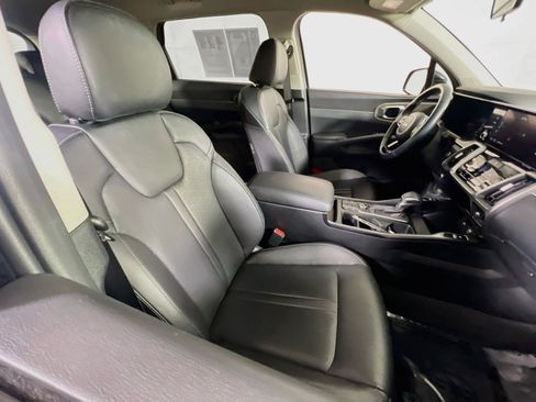 Used 2023 Kia Sorento S AWD/4WD image 28