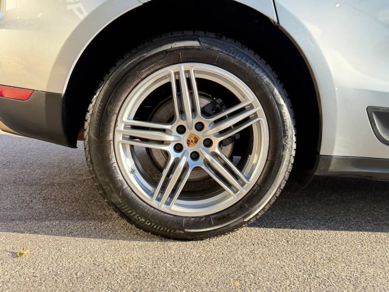 Used 2020 Porsche Macan AWD/4WD image 35