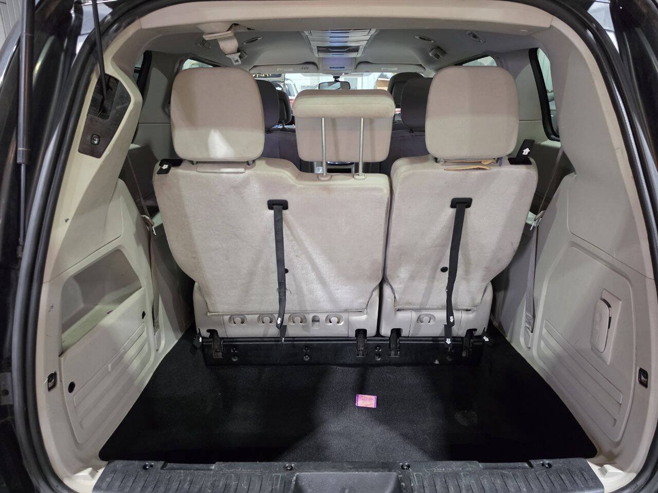 Used 2011 Chrysler Town & Country Touring FWD image 30