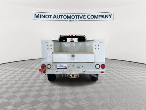 Used 2022 RAM 2500 Tradesman w/ Chrome Appearance Group AWD/4WD image 7