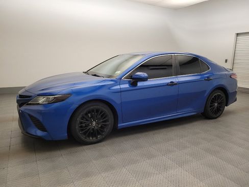 Used 2019 Toyota Camry SE image 2