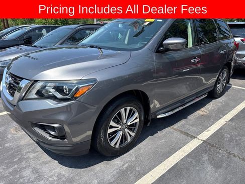 Used 2020 Nissan Pathfinder SV w/ Cargo Package FWD image 3