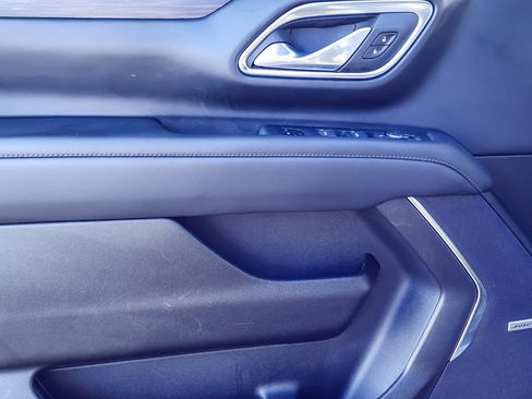 Used 2024 Chevrolet Suburban LT image 11