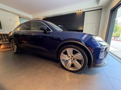 Certified 2024 Porsche Macan 4 Electric AWD/4WD image 4