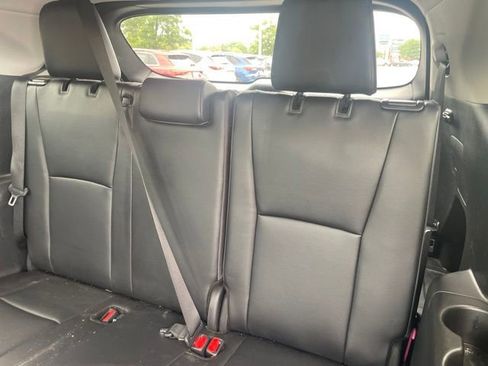 Used 2024 Toyota Highlander XLE AWD/4WD image 7