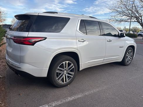 Used 2023 Chevrolet Traverse High Country image 3