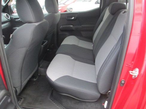 Used 2021 Toyota Tacoma TRD Sport image 11