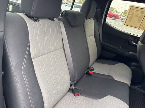 Used 2022 Toyota Tacoma TRD Sport image 14