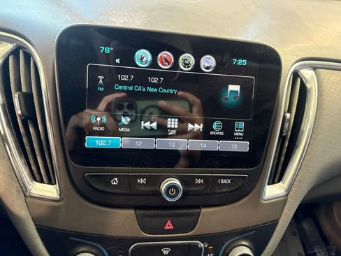 Used 2018 Chevrolet Malibu LT FWD image 28