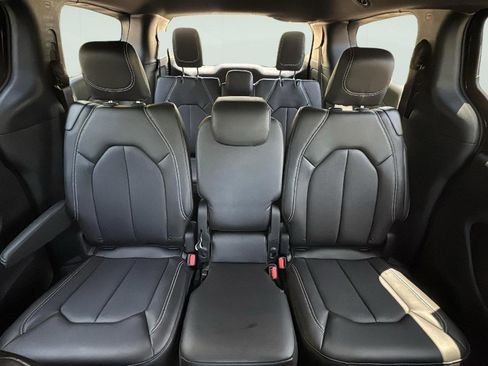 New 2026 Chrysler Pacifica Select image 24