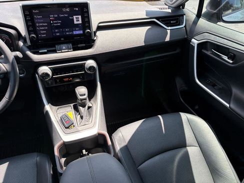 Used 2022 Toyota RAV4 Limited FWD image 5
