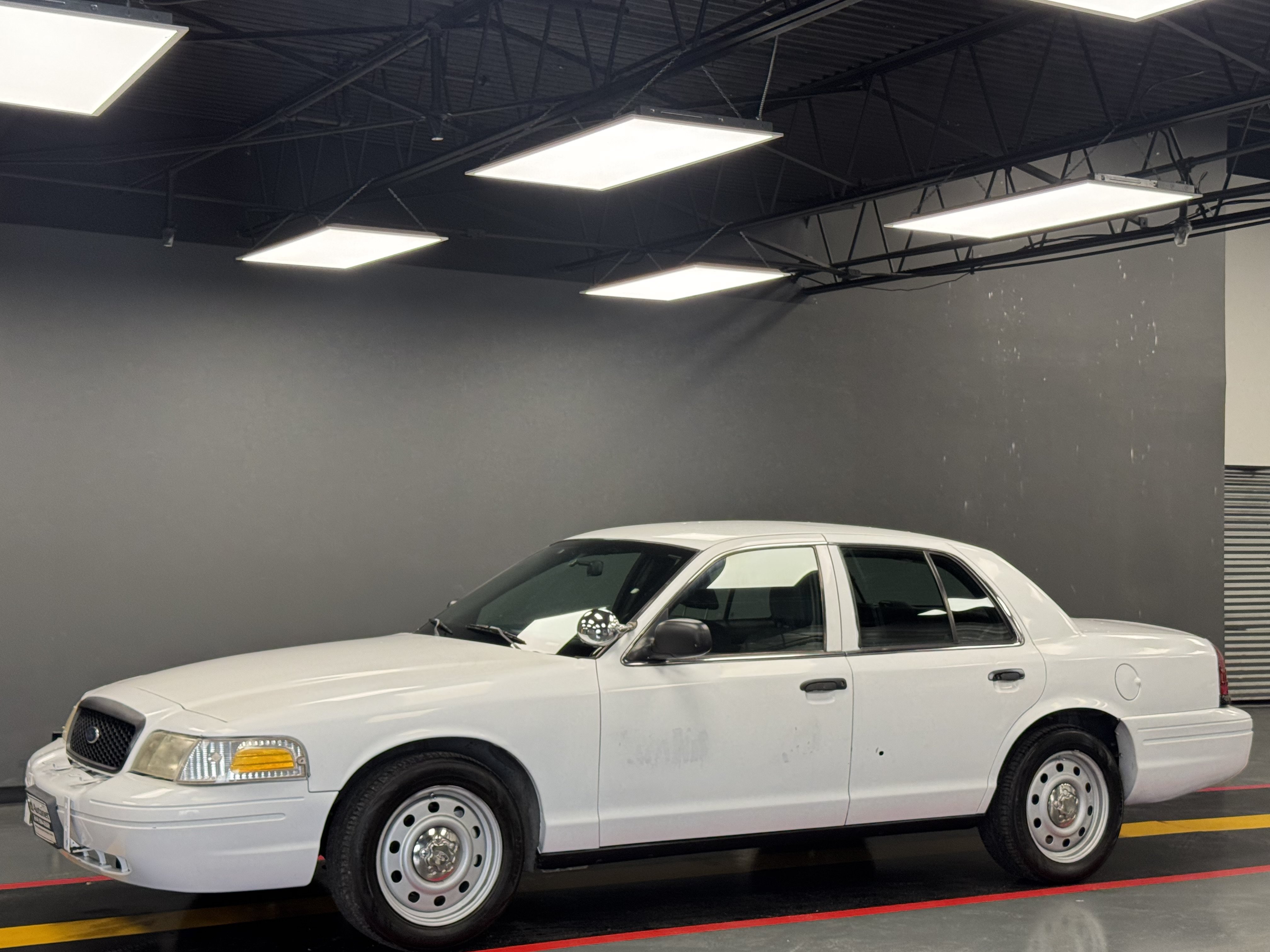 Used 2009 Ford Crown Victoria Police Interceptor RWD image 1
