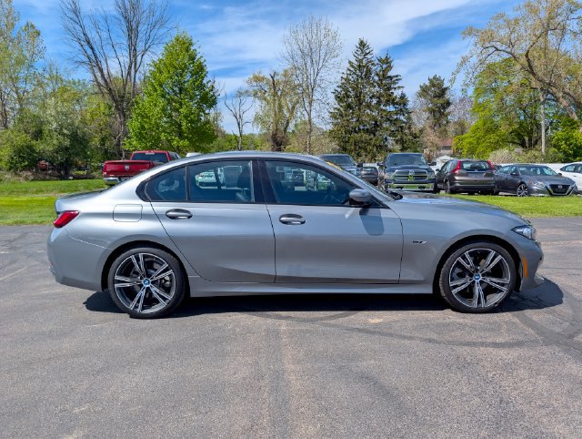 Used 2023 BMW 330e xDrive w/ Convenience Package AWD/4WD image 8