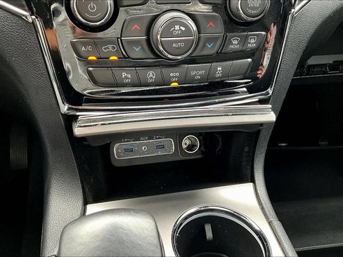 Used 2019 Jeep Grand Cherokee Limited w/ Luxury Group II AWD/4WD image 17