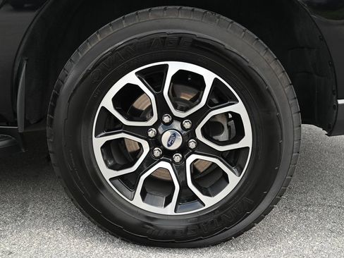 Used 2024 Ford Expedition XLT RWD image 6