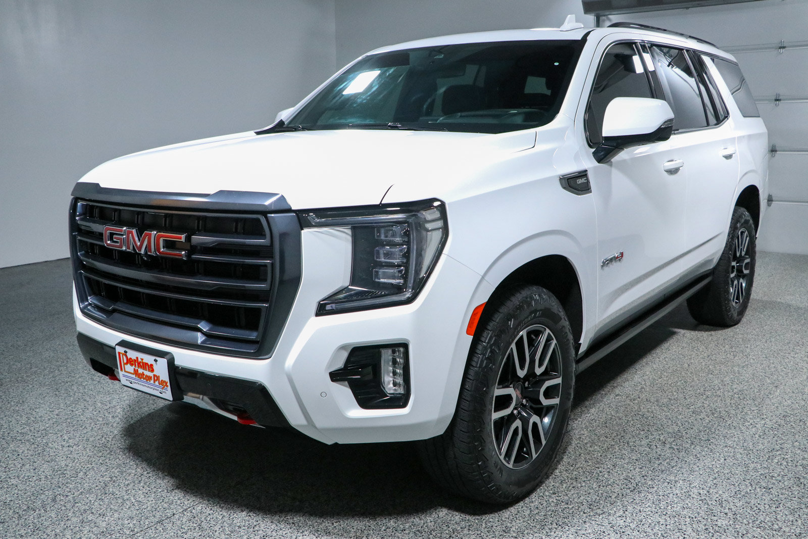 Used 2023 GMC Yukon AT4 w/ Technology Package AWD/4WD image 38