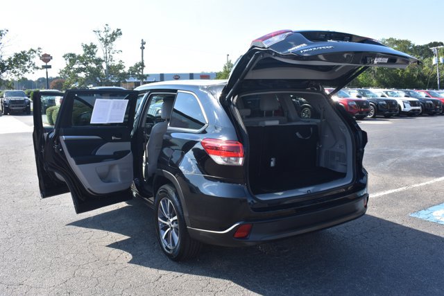 Used 2018 Toyota Highlander XLE FWD image 18