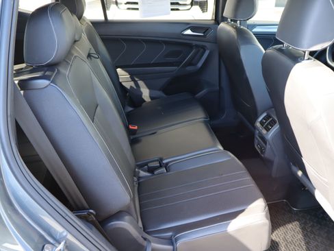 Used 2023 Volkswagen Tiguan SE R-Line image 35