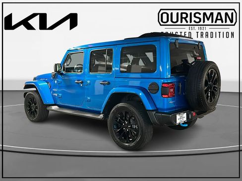 Used 2023 Jeep Wrangler Unlimited Sahara AWD/4WD image 3