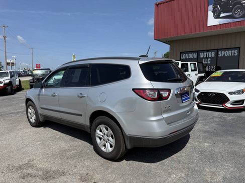 Used 2016 Chevrolet Traverse LS FWD image 2