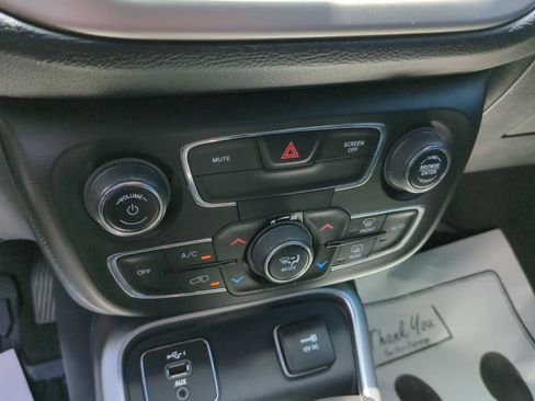 Used 2021 Jeep Compass Latitude w/ Sun and Sound Group FWD image 28