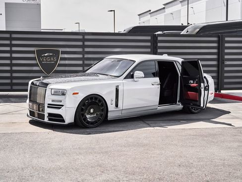 Used 2024 Rolls-Royce Phantom Sedan RWD image 5