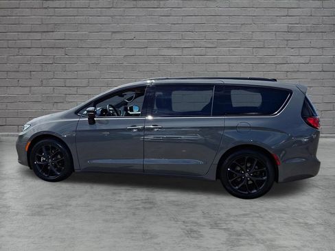 Used 2025 Chrysler Pacifica Limited FWD image 7