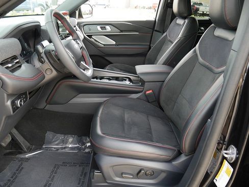 Used 2025 Ford Explorer ST image 11